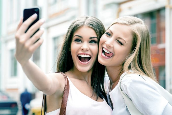 Estudio revela que los adolescentes sienten placer con los “me gusta” de las redes sociales Estudio revela que los adolescentes sienten placer con los