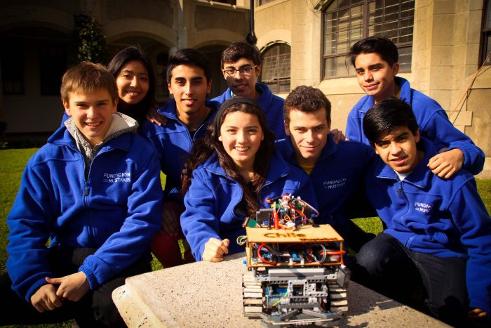 Selección escolar Mustabot afina los circuitos para el campeonato mundial de robótica RoboCup Jr. Selección escolar Mustabot afina los circuitos para el campeonato mundial de robótica RoboCup Jr.