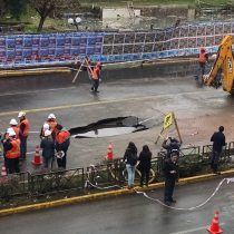 Socavón en avenida Providencia por rotura de matriz