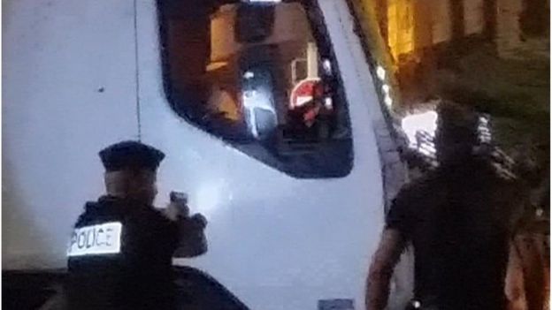 “Pensé que había perdido el control del camión, pero entonces sacó un arma y empezó a disparar”, el testigo que vio a los ojos al atacante de Niza