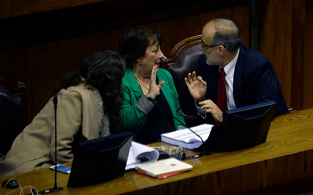 “Visión economicista” del ministro Valdés sobre la educación pública es resistida por diputados oficialistas