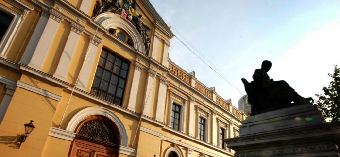 Universidad de Chile prepara arremetida con discusión triestamental de la Reforma a la Educación Superior Universidad de Chile prepara arremetida con discusión triestamental de la Reforma a la Educación Superior