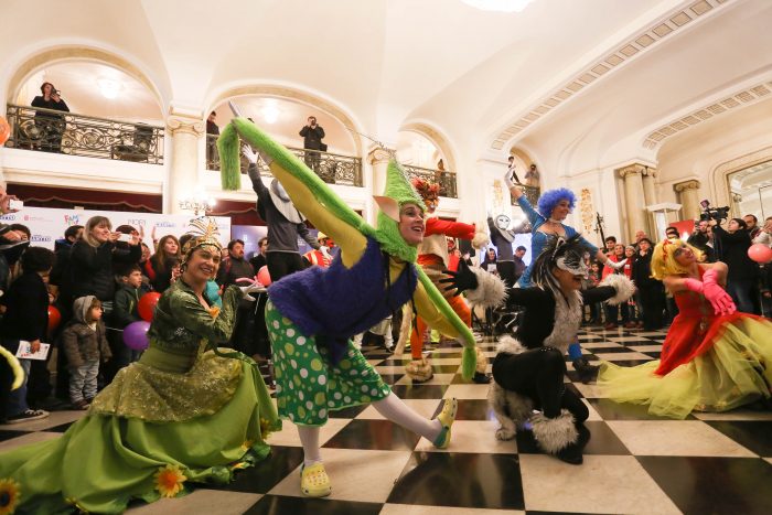 Con carnaval y magia del ilusionista Jean Paul Olhaberry partió Famfest 2016 Con carnaval y magia del ilusionista Jean Paul Olhaberry partió Famfest 2016