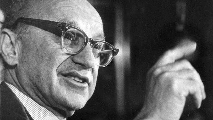 Economistas renuncian a la idea más influyente de Milton Friedman y la escuela de Chicago