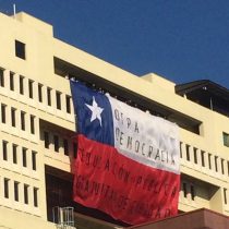 Estudiantes despliegan bandera gigante en el Congreso: 