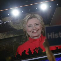 Hillary se dirige a las niñas de EEUU: 