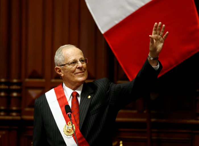 Presidente del Perú hace último intento por salvar presidencia Presidente del Perú hace último intento por salvar presidencia