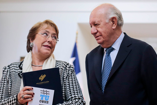 Lagos le da un sablazo a Bachelet: “Yo no sé si el país aguanta año y medio con esta crisis” Lagos le da un sablazo a Bachelet: