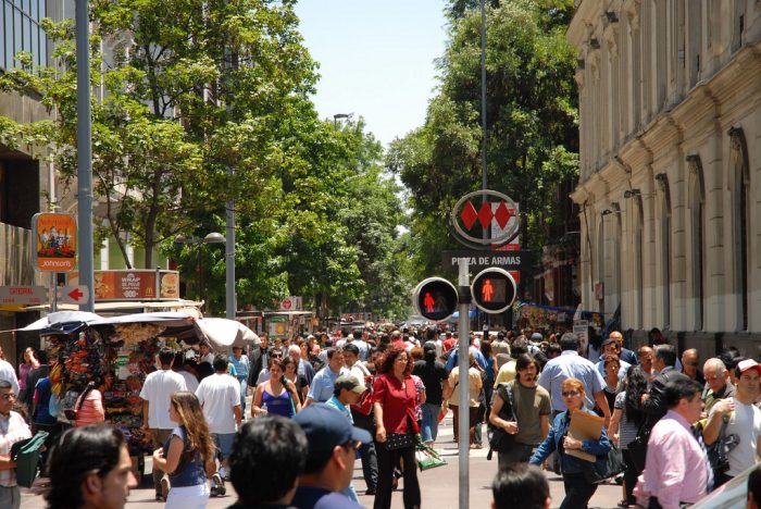 Aumentó la confianza de los consumidores en Gran Santiago, pero expectativas sobre situación económica para el próximo año se deterioran Aumentó la confianza de los consumidores en Gran Santiago, pero expectativas sobre situación económica para el próximo año se deterioran