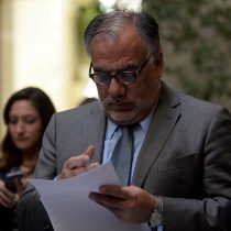 Andrade niega haber influido para abultar pensión de su ex esposa mientras bancada socialista lo respalda y oposición pide que renuncie