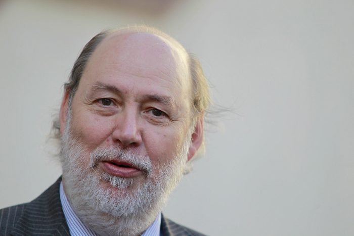 Cheyre se abre a renunciar al Servel después que Bachelet propusiera a «experto electoral» UDI para integrar el consejo Cheyre se abre a renunciar al Servel después que Bachelet propusiera a