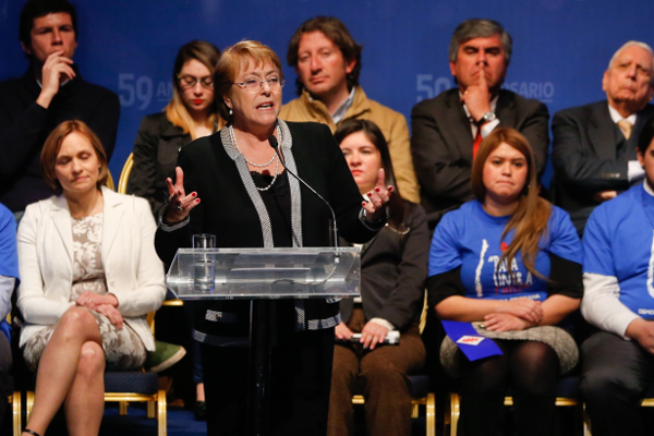 Bachelet pide unidad a la Nueva Mayoría para “enfrentar las exigencias de una ciudadanía que ha cambiado y que nos exige más” Bachelet pide unidad a la Nueva Mayoría para “enfrentar las exigencias de una ciudadanía que ha cambiado y que nos exige más”