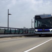 [VIDEO] ¿Se imagina el Transantiago sin chofer? Este es el nuevo bus autónomo de Mercedes Benz