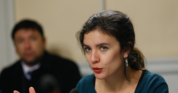 Camila Vallejo: “No puede ser que el gobierno de la Nueva Mayoría mantenga el CAE” Camila Vallejo: “No puede ser que el gobierno de la Nueva Mayoría mantenga el CAE”