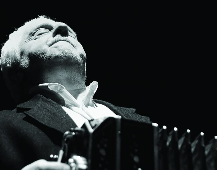 Orquesta Sinfónica de Chile y renombrado bandoneonista argentino realizan homenaje a Astor Piazzolla