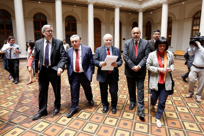 Representantes de Úes estatales con pintura de guerra apoyan a Pey: “No es posible que el gobierno de turno le solicite la renuncia al rector de una Universidad Pública” Representantes de Úes estatales con pintura de guerra apoyan a Pey: