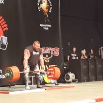 [VIDEO] El hombre que intentó superar su propia marca levantando 500 kilos y casi le cuesta la vida