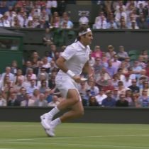 [VIDEO] La inusual caída de Federer en Wimbledon: 
