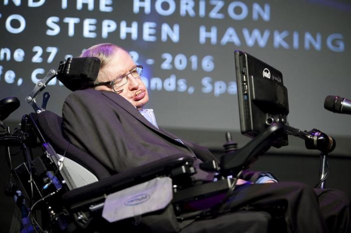 Stephen Hawking: No podremos vivir otros mil años sin escapar de la Tierra Stephen Hawking: No podremos vivir otros mil años sin escapar de la Tierra