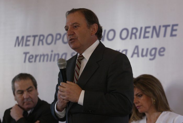 Tribunal condena a Mikel Uriarte, ex director de Fonasa, a devolver $54 millones al Estado Tribunal condena a Mikel Uriarte, ex director de Fonasa, a devolver $54 millones al Estado