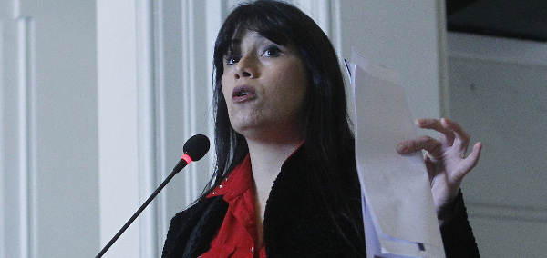 Monckeberg desmiente defensa de Blanco: “Lo que ella hace es utilizar un presupuesto ajeno (Gendarmería) para contratar operadores políticos” Monckeberg desmiente defensa de Blanco: “Lo que ella hace es utilizar un presupuesto ajeno (Gendarmería) para contratar operadores políticos”
