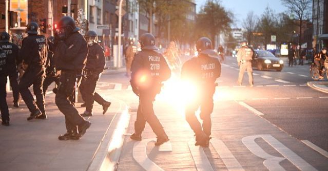 Nuevo ataque en Alemania: Estalla una maleta con aerosoles junto a centro de refugiados en Baviera Nuevo ataque en Alemania: Estalla una maleta con aerosoles junto a centro de refugiados en Baviera