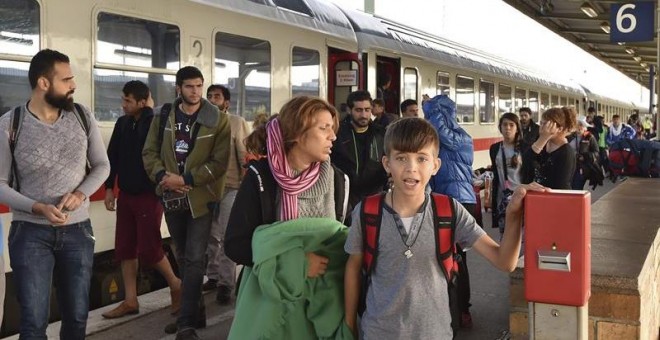 Unos 200 políticos alemanes amenazados o insultados por defender a refugiados Unos 200 políticos alemanes amenazados o insultados por defender a refugiados