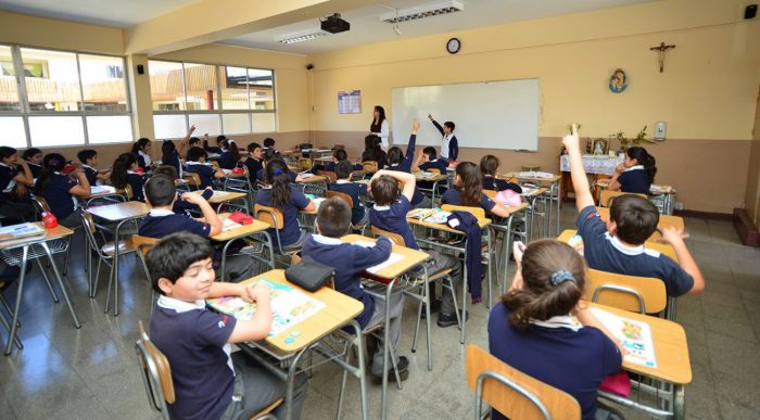 Educación 2020 dice que pese a la “desmunicipalización” continuar con el “voucher” en colegios “reproducirá desigualdad territorial” Educación 2020 dice que pese a la