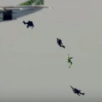 [VIDEO] Estadounidense rompe récord al saltar sin paracaídas desde 7 mil metros de altura