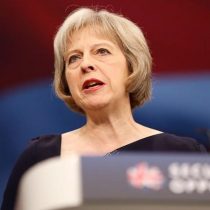 Nueva primera ministra a cargo del Brexit busca copiar plan corporativo de EE.UU. o Alemania para acercarse a sindicatos