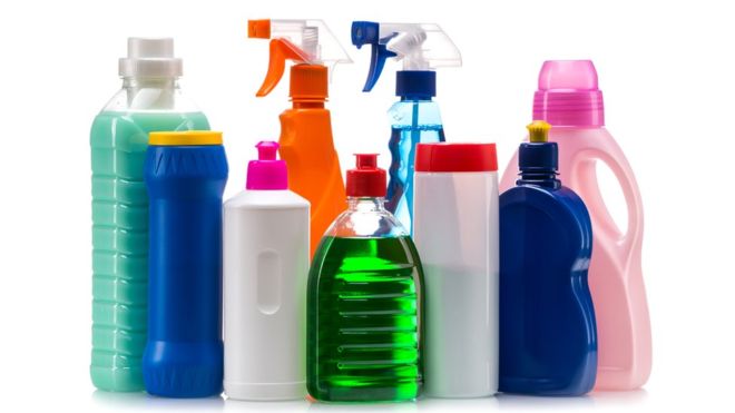 Los químicos potencialmente peligrosos ocultos en productos que usamos en casa a diario Los químicos potencialmente peligrosos ocultos en productos que usamos en casa a diario