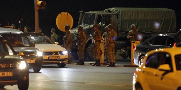 Militares que dirigen golpe en Turquía dicen que Erdogan impuso un “régimen autoritario del miedo” Militares que dirigen golpe en Turquía dicen que Erdogan impuso un