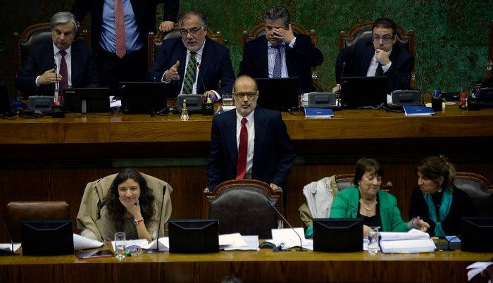 Diputados oficialistas desafían a la tecnocracia y generan más desgaste para el Ministro de Hacienda Diputados oficialistas desafían a la tecnocracia y generan más desgaste para el Ministro de Hacienda