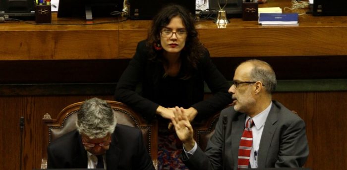 Peña dice que discrepancia entre diputada Vallejo y ministro Valdés evidencia la tensión entre la política y la economía Peña dice que discrepancia entre diputada Vallejo y ministro Valdés evidencia la tensión entre la política y la economía