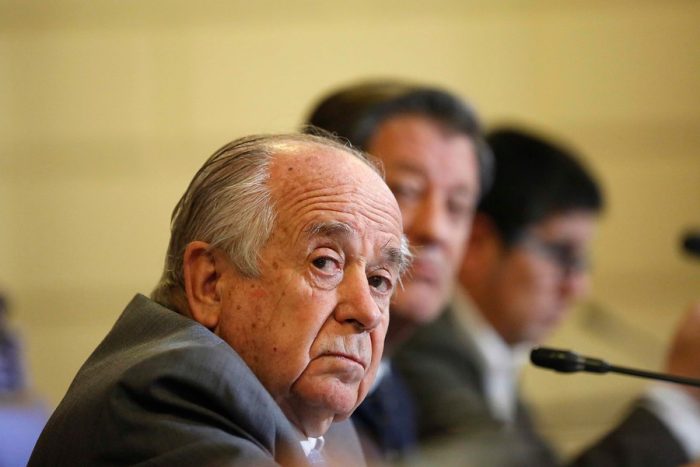 Zaldívar sigue del lado de las AFP y propone: “Aumentar las cotizaciones y los años de imposiciones” Zaldívar sigue del lado de las AFP y propone: