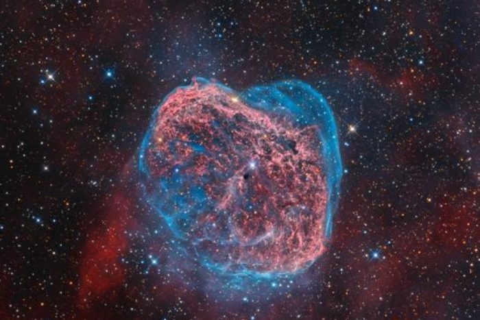 Astrónomos chilenos captan testarudo chorro energético de estrella en formación Astrónomos chilenos captan testarudo chorro energético de estrella en formación
