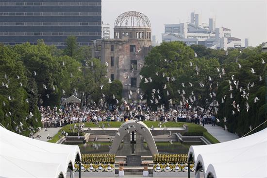 Hiroshima conmemora 71 años de la bomba atómica llamando a imitar a Obama Hiroshima conmemora 71 años de la bomba atómica llamando a imitar a Obama