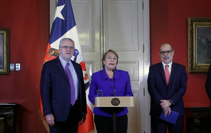 Bachelet y Valdés apuestan a sacar rédito político del éxito de Pacheco en licitación eléctrica Bachelet y Valdés apuestan a sacar rédito político del éxito de Pacheco en licitación eléctrica