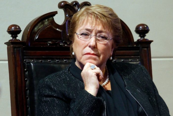 Bachelet raya la cancha al dejar fuera la temida “Opción Reparto”, pero pone presión a que AFP se abran a debatir modificar el sistema