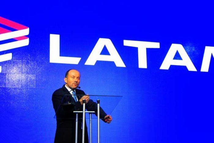 Día histórico para LATAM Airlines: holding reporta su primera utilidad anual desde la fusión e Ignacio Cueto anuncia su salida