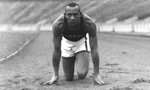 Jesse Owens: astro en los Juegos de Hitler, despreciado en EE.UU. Jesse Owens: astro en los Juegos de Hitler, despreciado en EE.UU.