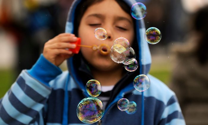 Regalar días felices a los niños Regalar días felices a los niños
