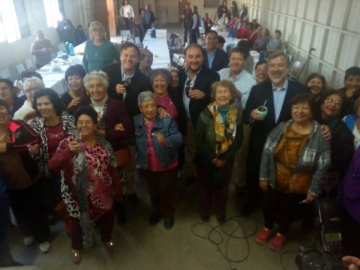 Guillier hace dupla con Matias Walker en gira apoyando candidatos oficialistas a las municipales Guillier hace dupla con Matias Walker en gira apoyando candidatos oficialistas a las municipales