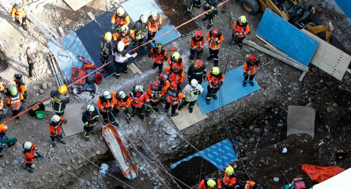Derrumbe en Las Condes: PDI investigará el caso para determinar eventuales responsables Derrumbe en Las Condes: PDI investigará el caso para determinar eventuales responsables