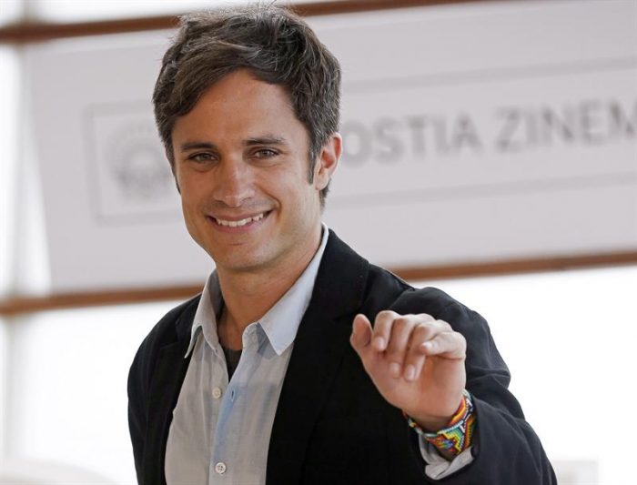 Gael García Bernal cita a Neruda al ser premiado en San Sebastián Gael García Bernal cita a Neruda al ser premiado en San Sebastián