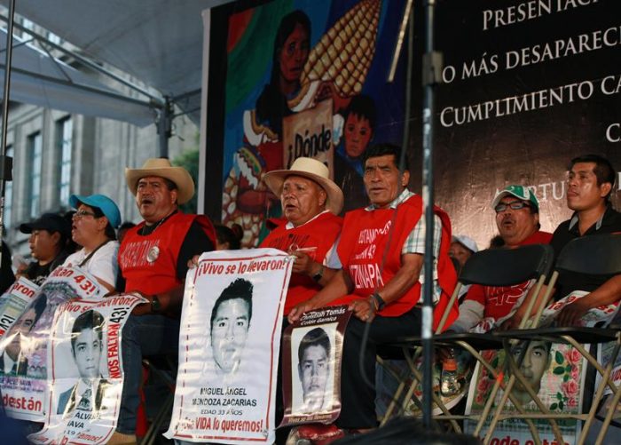 [FOTOS] Mexicanos marcharon para pedir justicia en aniversario de Ayotzinapa