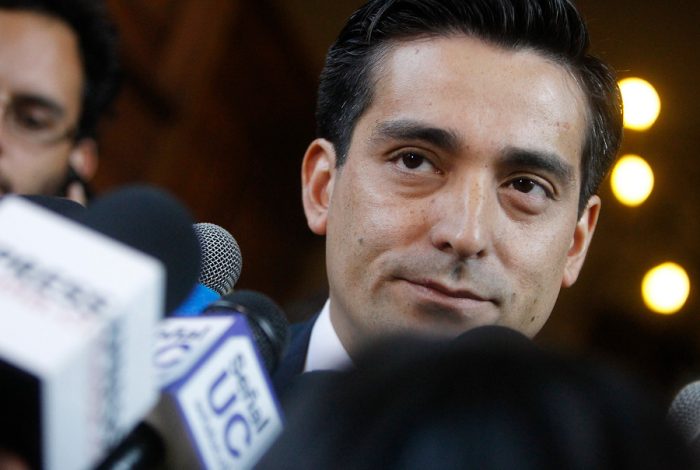 SQM: Gómez citará nuevamente a Peñailillo y se reabre flanco sobre comando de Bachelet SQM: Gómez citará nuevamente a Peñailillo y se reabre flanco sobre comando de Bachelet