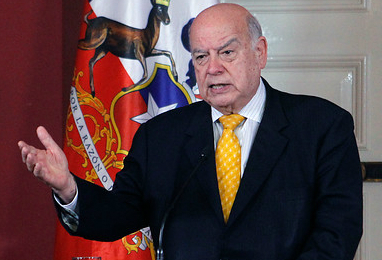 Insulza mantiene el suspenso y dice que tomará decisión presidencial después de las municipales Insulza mantiene el suspenso y dice que tomará decisión presidencial después de las municipales