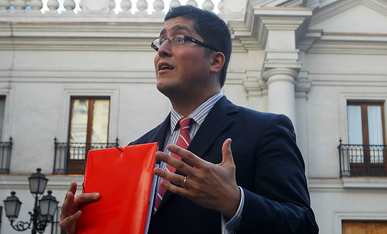 Gino Lorenzini pide disculpas públicas a ministro Valdés tras calificarlo de “delincuente” Gino Lorenzini pide disculpas públicas a ministro Valdés tras calificarlo de