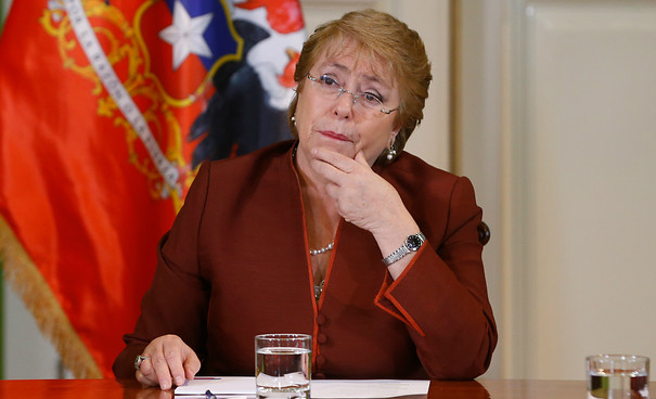 Sancionan a Qué Pasa por publicar escuchas telefónicas que aluden a Bachelet Sancionan a Qué Pasa por publicar escuchas telefónicas que aluden a Bachelet